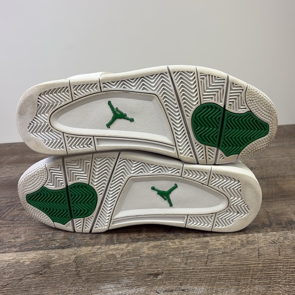 Athletic_Shoes
